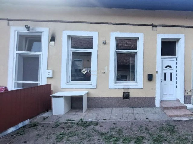 Eladó ház Budapest X. kerület, Óhegy 30 nm