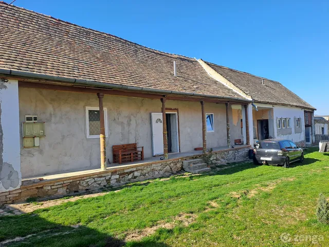 Eladó ház Véménd 2366 nm