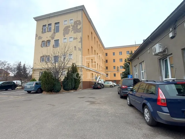 Kiadó kereskedelmi és ipari ingatlan Budapest X. kerület, Újhegy 230 nm