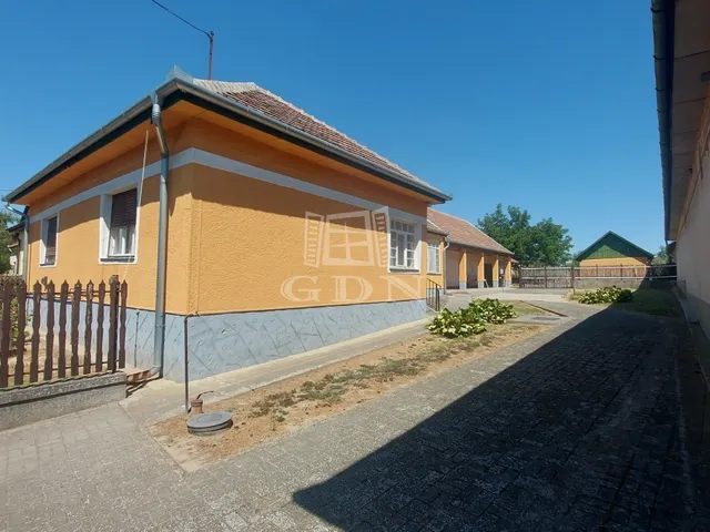 Eladó ház Dány 129 nm