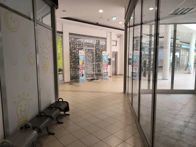 Kiadó kereskedelmi és ipari ingatlan Budapest XVII. kerület, Rákoskert 28 nm