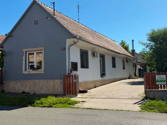 Eladó ház Újpetre 100 nm