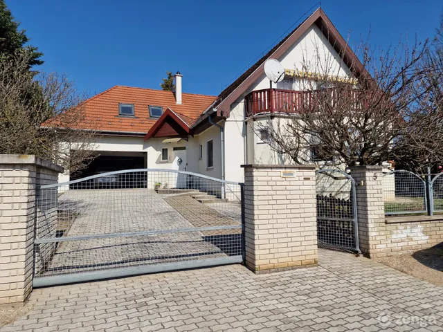 Eladó ház Piliscsaba, Csabagyöngye 210 nm