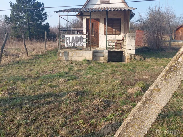 Eladó telek Etyek 1380 nm