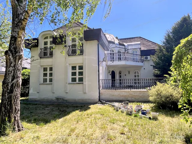 Eladó ház Budapest III. kerület, Csillaghegy 214 nm