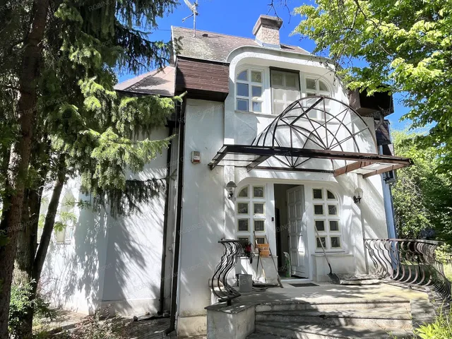 Eladó ház Budapest III. kerület, Csillaghegy, Család utca 214 nm
