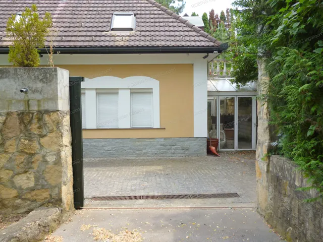 Eladó ház Budapest III. kerület, Rókahegyi út 400 nm