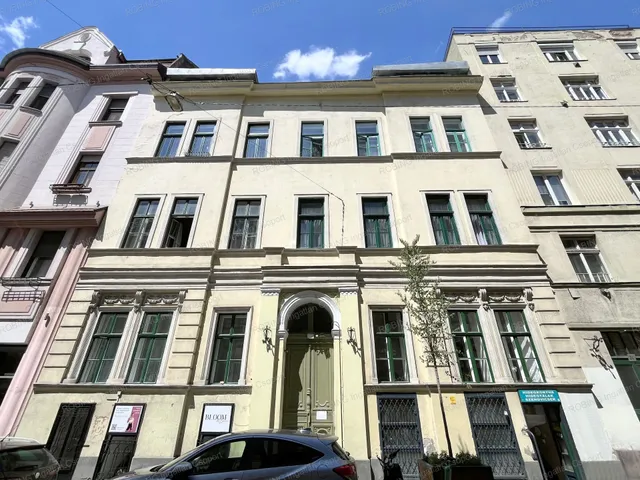 Eladó lakás Budapest VI. kerület 12 nm