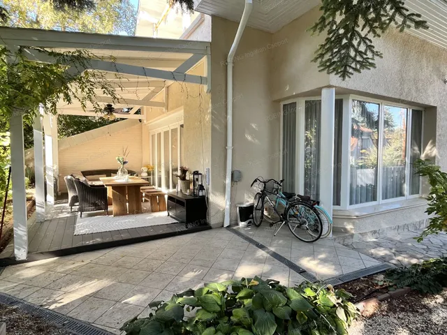 Eladó ház Budapest II. kerület, Széphalom 320 nm