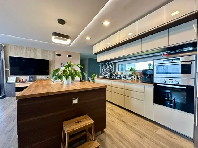 Eladó ház Budakalász 270 nm