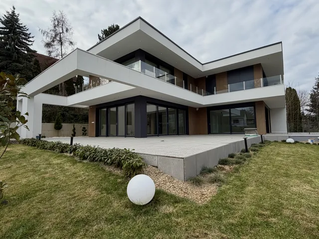 Eladó ház Budapest II. kerület, Széphalom 320 nm