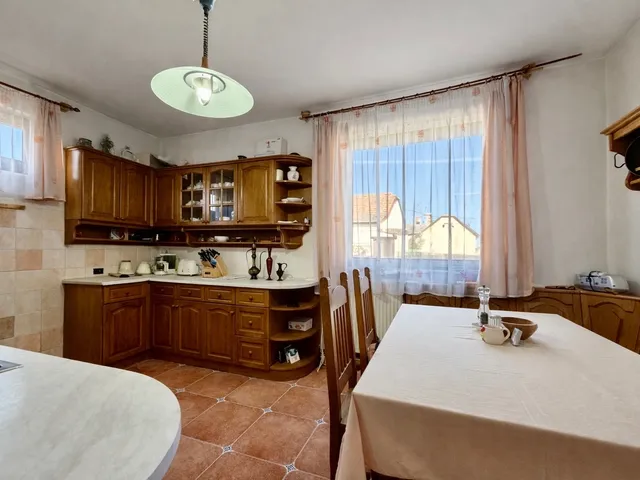 Eladó ház Enying 200 nm