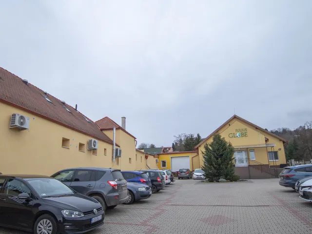 Eladó kereskedelmi és ipari ingatlan Győrújbarát 1650 nm