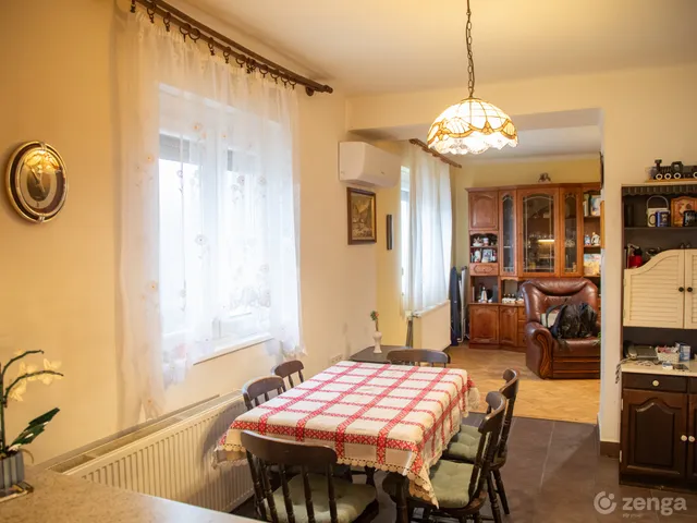 Eladó lakás Székesfehérvár, Íróutcák 82 nm