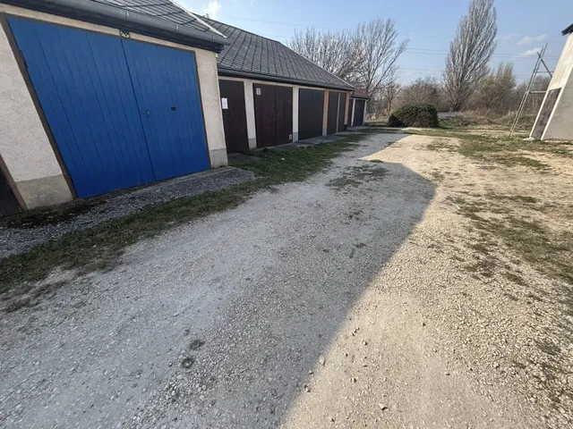 Eladó garázs Tatabánya, Dózsakert, Réti 16 nm