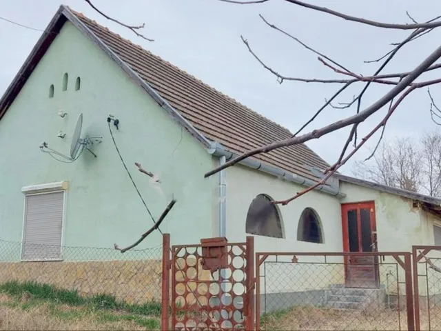 Eladó ház Szakcs 57 nm