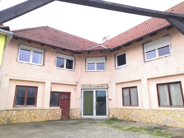 Eladó kereskedelmi és ipari ingatlan Pilisborosjenő, Vár u.14. 521 nm