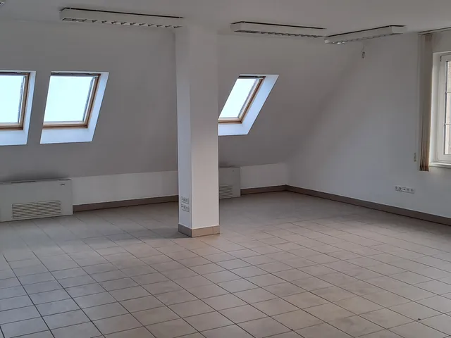 Kiadó kereskedelmi és ipari ingatlan Budapest IV. kerület, Újpest 76 nm