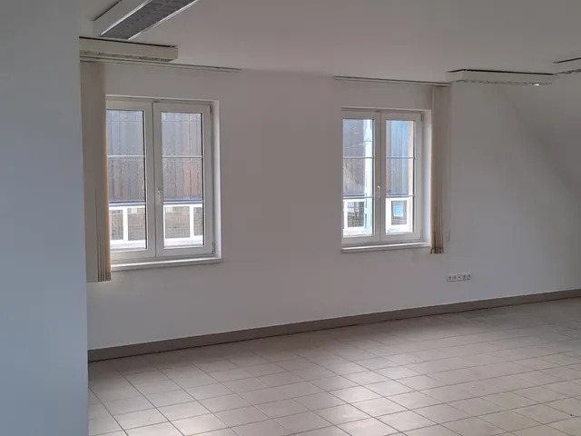 Kiadó kereskedelmi és ipari ingatlan Budapest IV. kerület, Újpest 76 nm