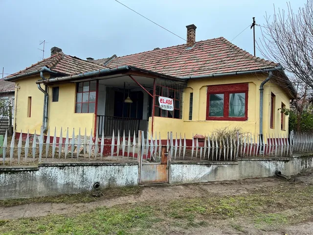Eladó ház Pincehely 70 nm