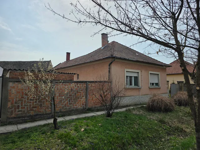 Eladó ház Kiszombor 96 nm