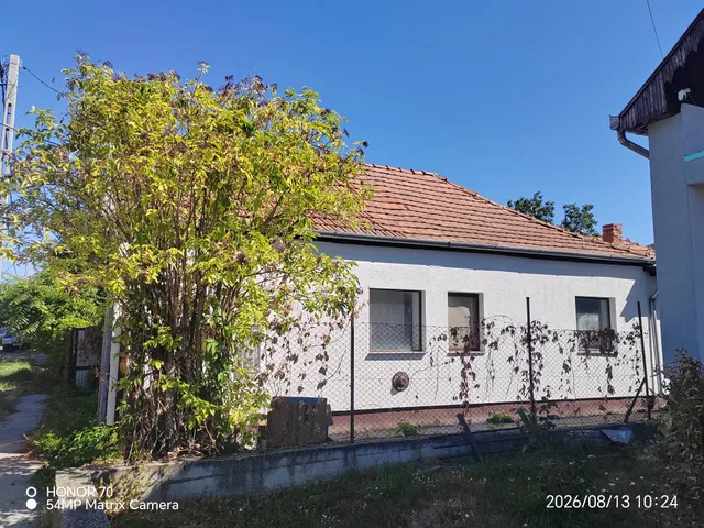 Eladó ház Apc, Újtemető utca 11. 85 nm