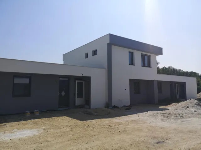 Eladó lakás Ajka 98 nm