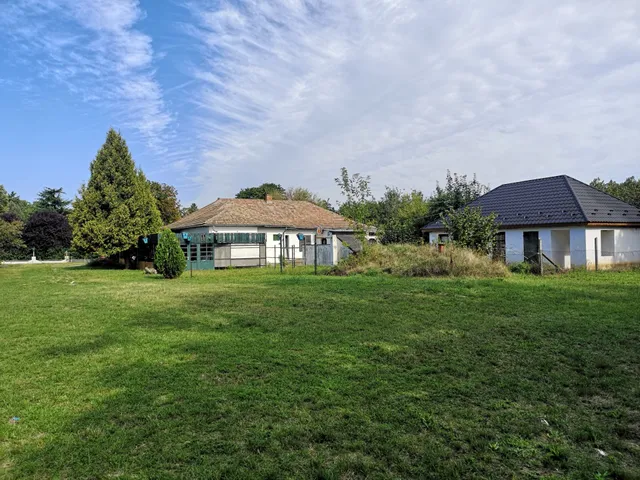 Eladó telek Balatonszemes 3062 nm