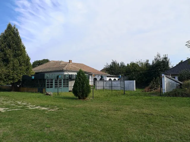 Eladó telek Balatonszemes 3062 nm