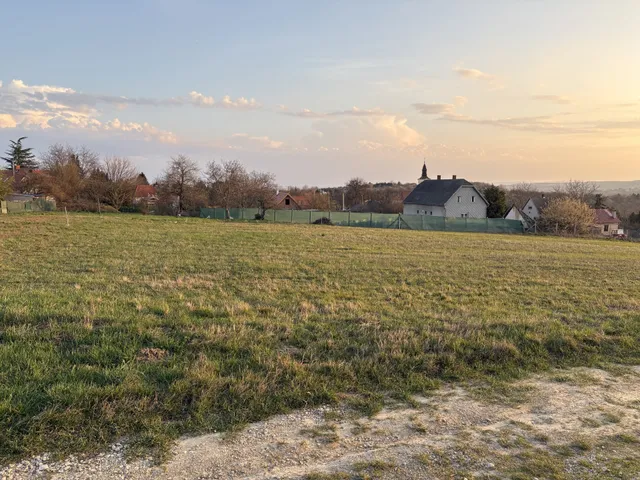 Eladó telek Cserszegtomaj 2076 nm