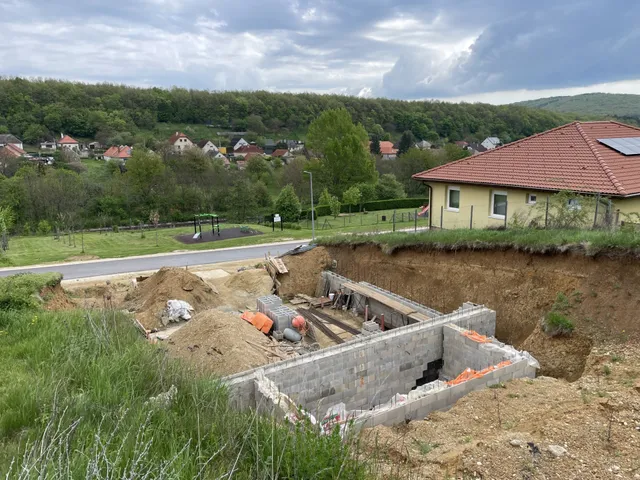 Eladó ház Eplény 270 nm