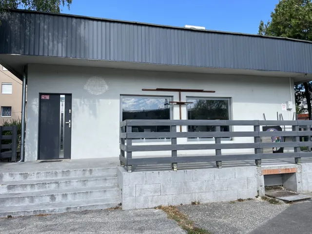 Eladó kereskedelmi és ipari ingatlan Várpalota 120 nm