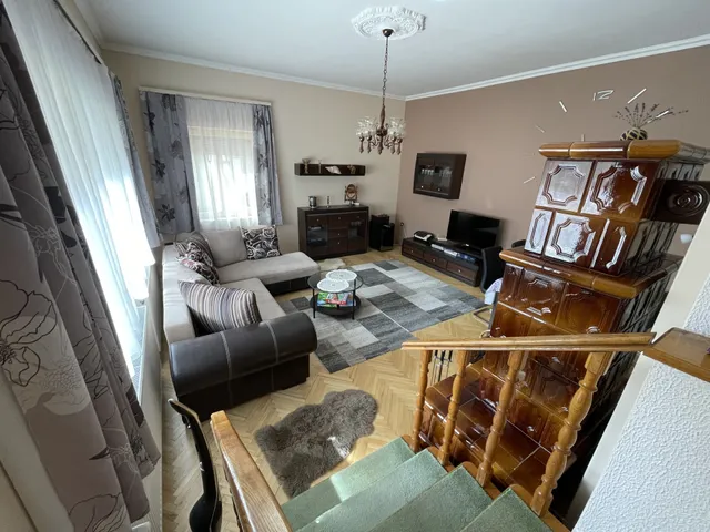 Eladó ház Tés 260 nm