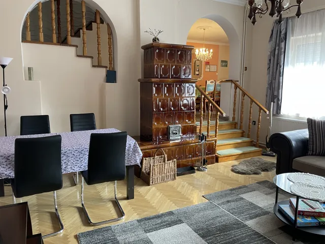 Eladó ház Tés 260 nm