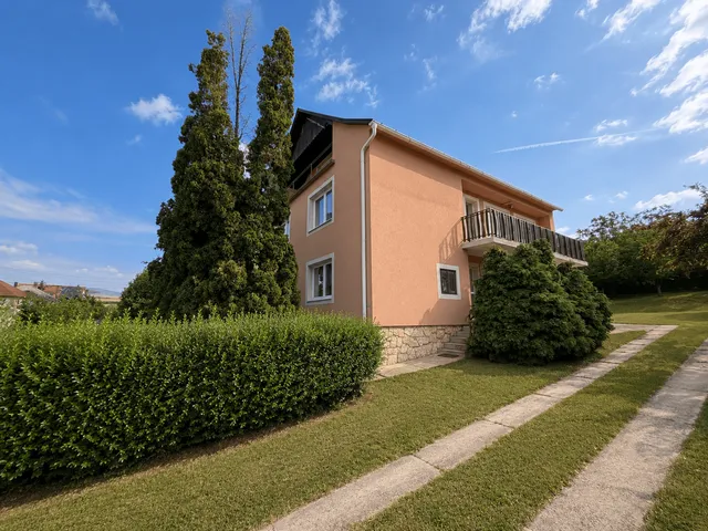 Eladó ház Veszprémfajsz 240 nm