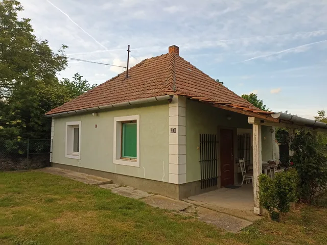 Eladó nyaraló Öcs 49 nm