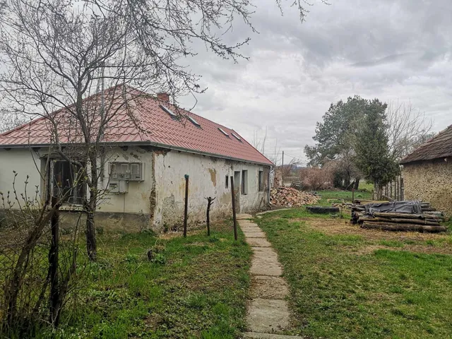 Eladó ház Káptalanfa 45 nm