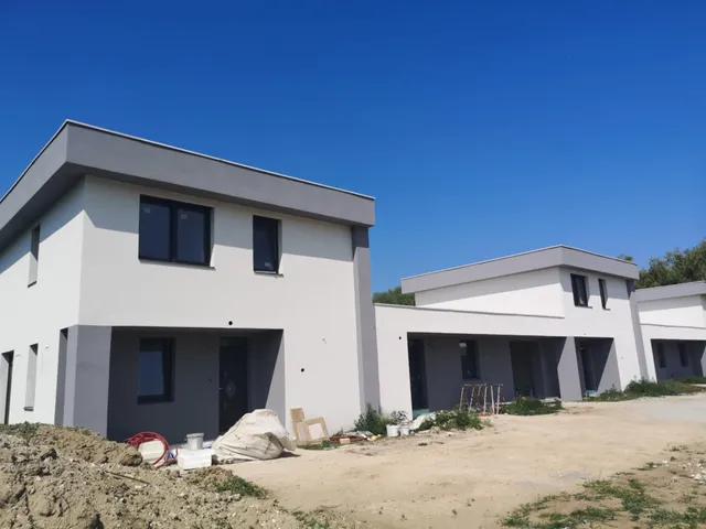 Eladó lakás Ajka 98 nm