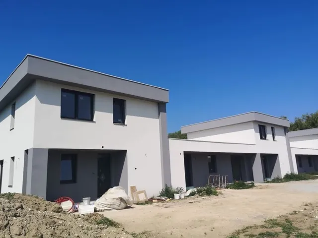 Eladó lakás Ajka 103 nm