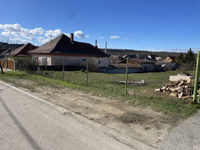 Eladó telek Pétfürdő 1130 nm