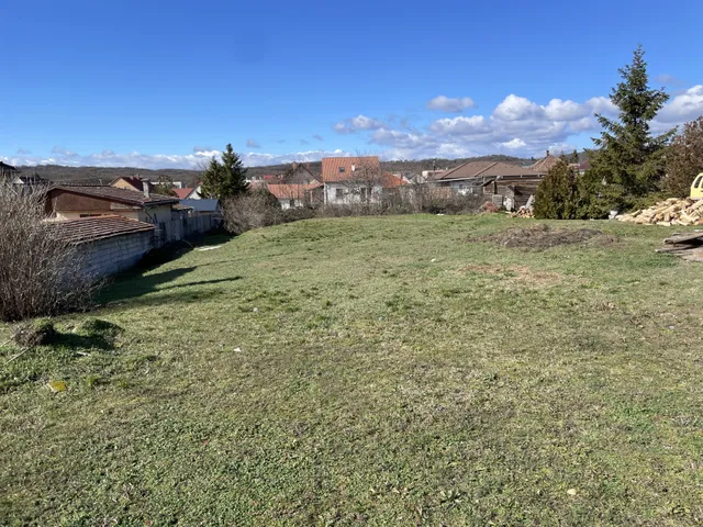 Eladó telek Pétfürdő 1130 nm