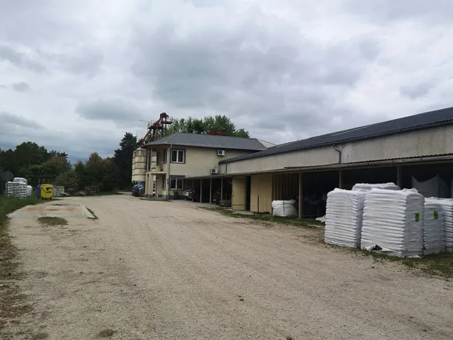 Eladó kereskedelmi és ipari ingatlan Ajka 3930 nm