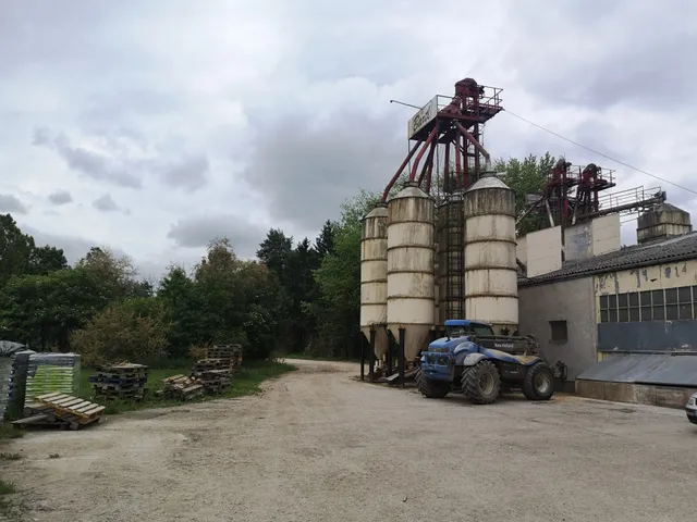 Eladó kereskedelmi és ipari ingatlan Ajka 3930 nm