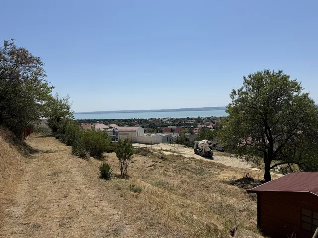 Eladó telek Balatonfüred 1330 nm