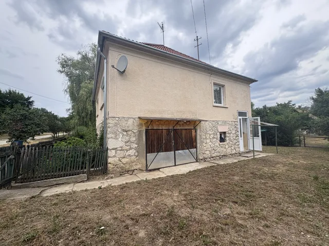 Eladó ház Csatka 150 nm