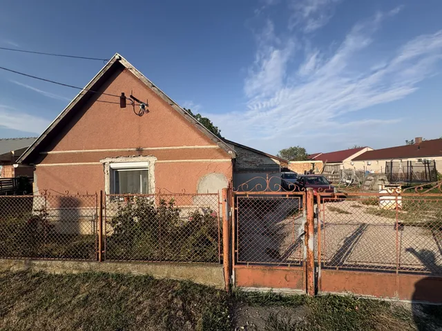Eladó ház Úrhida 83 nm