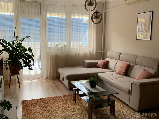 Eladó lakás Szolnok, Belváros 68 nm