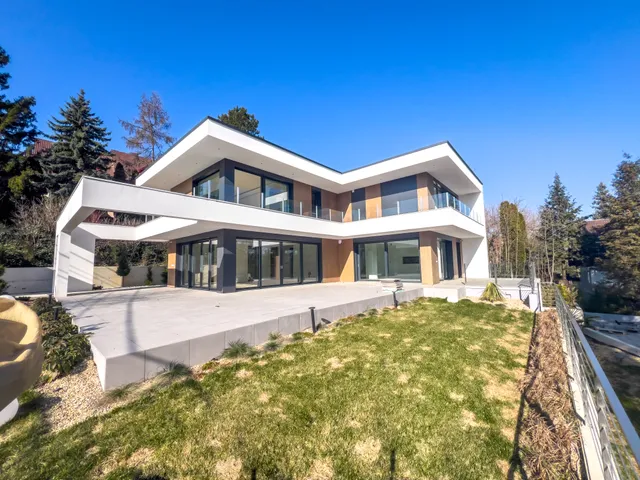 Eladó ház Budapest II. kerület, Széphalom 320 nm