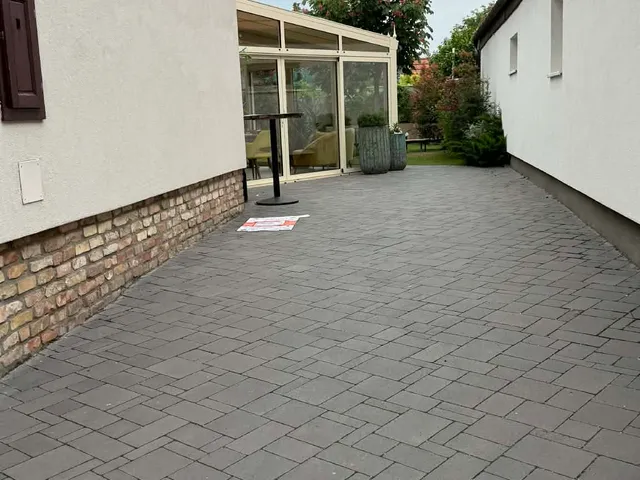 Eladó kereskedelmi és ipari ingatlan Biatorbágy, Szabadság út 19. 170 nm