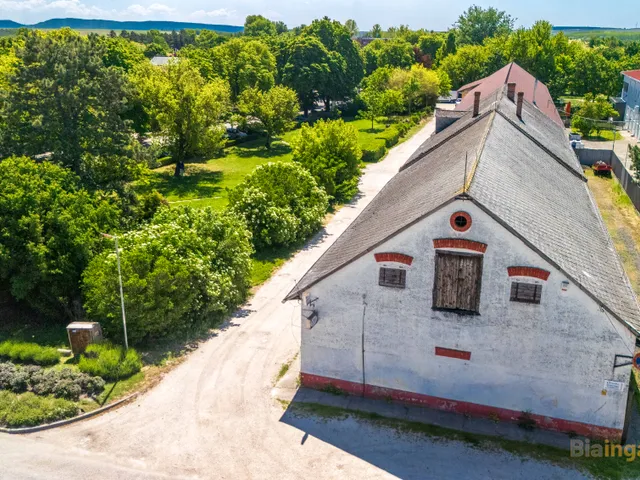 Eladó kereskedelmi és ipari ingatlan Herceghalom, Gesztenyés út 495 nm